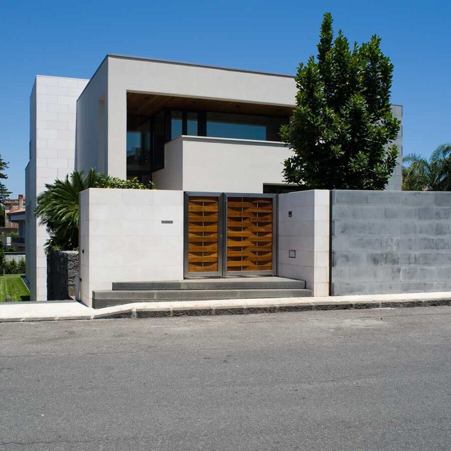 LRG HOUSE – GIARRE