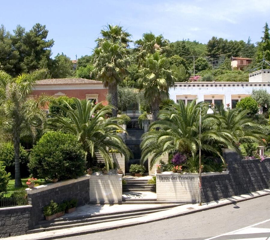 HOLIDAY RESORT