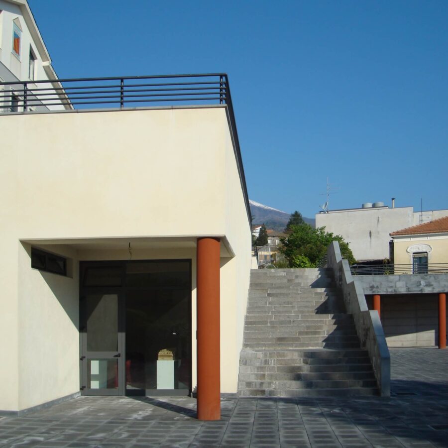 SQUARE IN MILO
